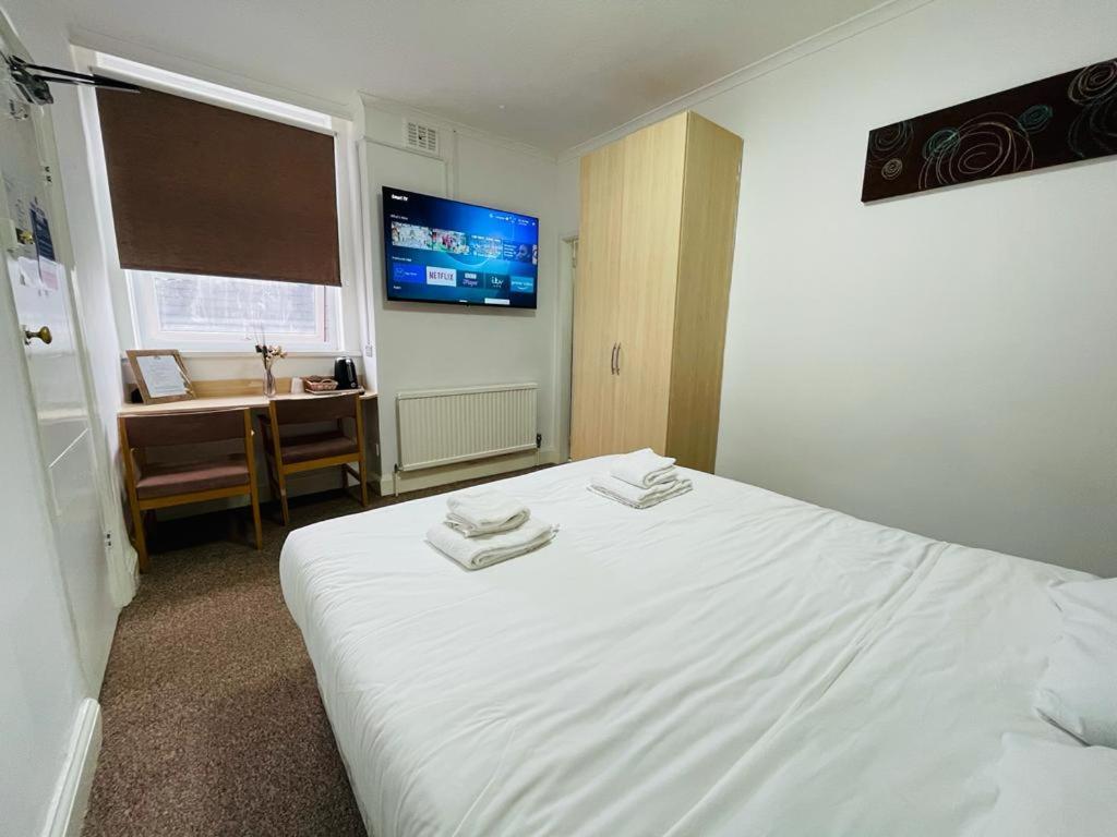 Star Hotel, South Leicester Exteriör bild