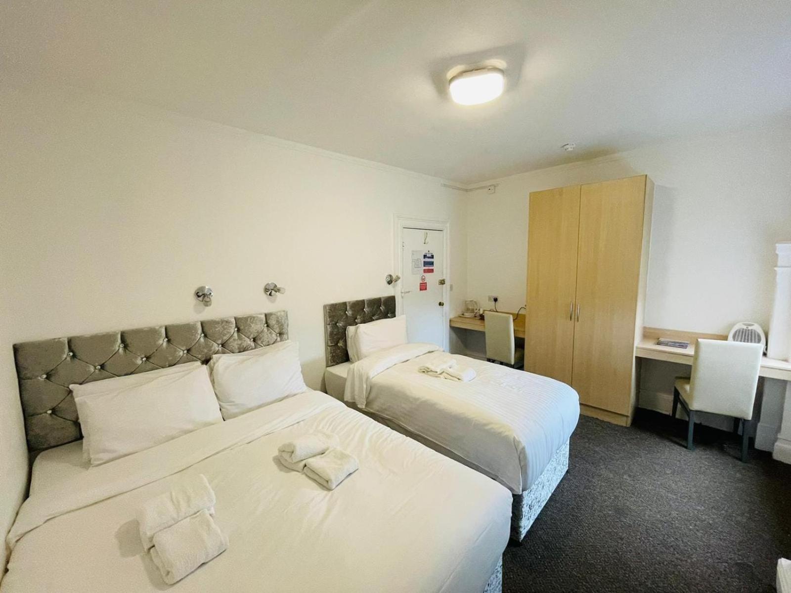 Star Hotel, South Leicester Exteriör bild