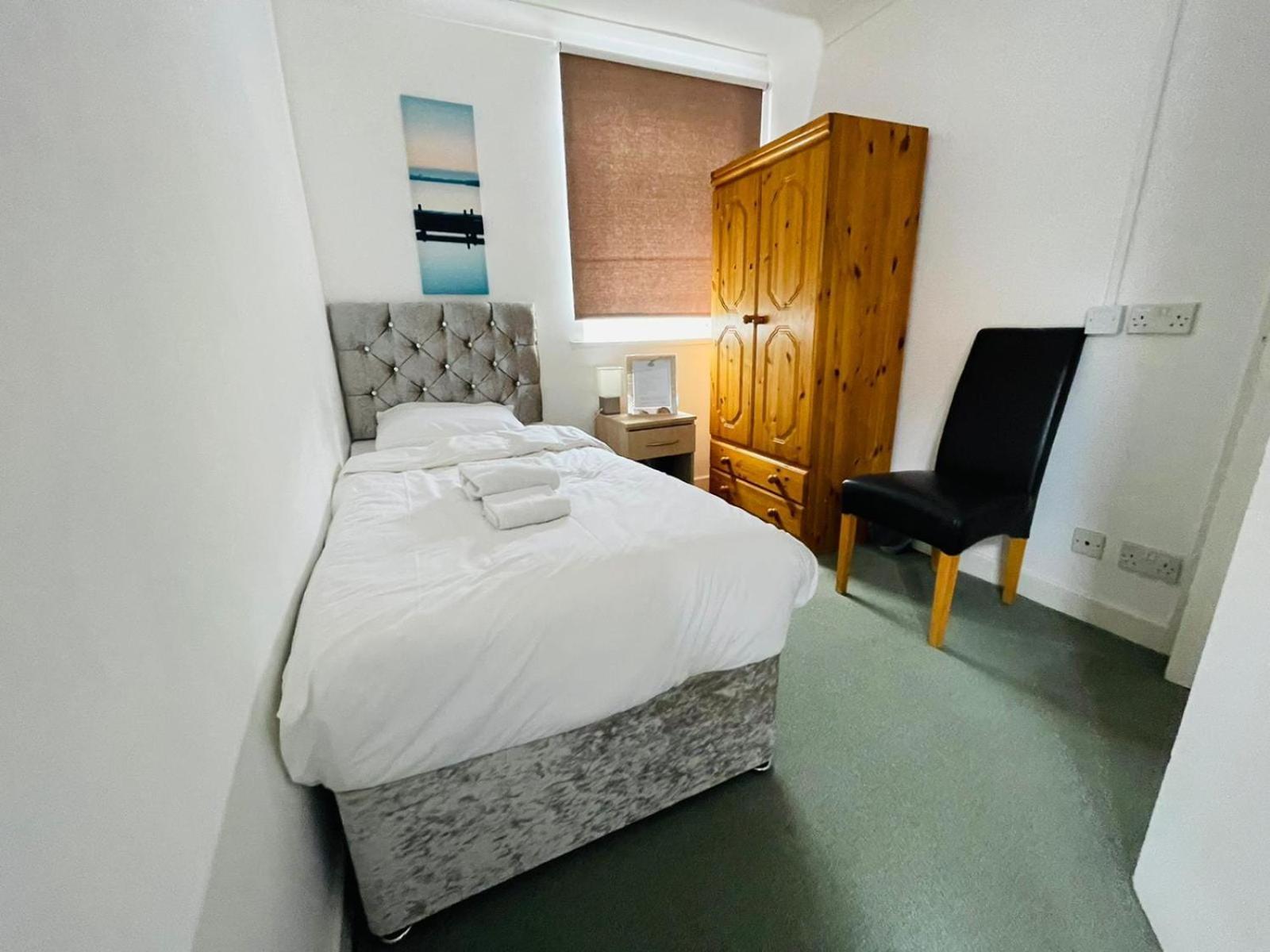 Star Hotel, South Leicester Exteriör bild