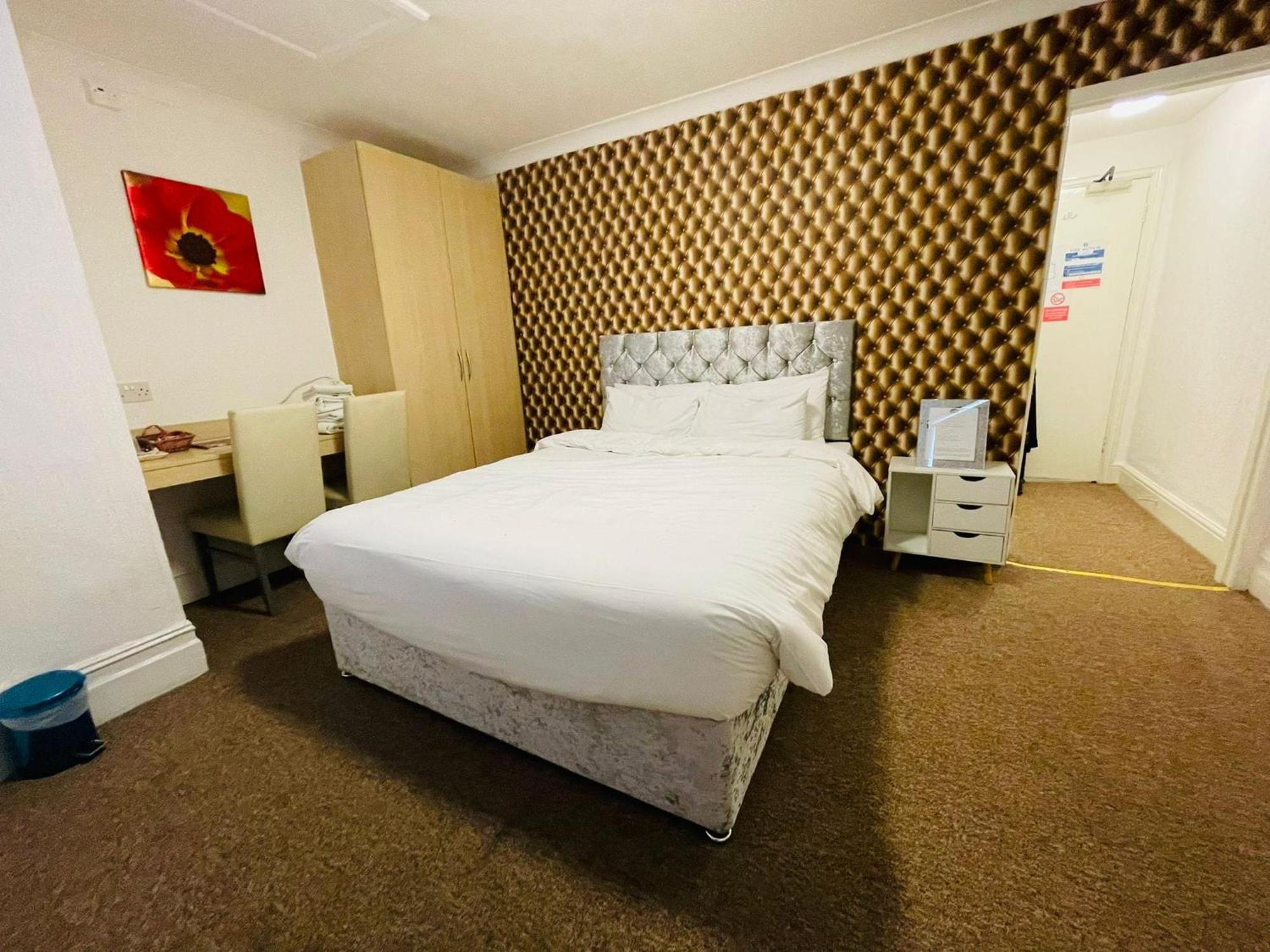 Star Hotel, South Leicester Exteriör bild